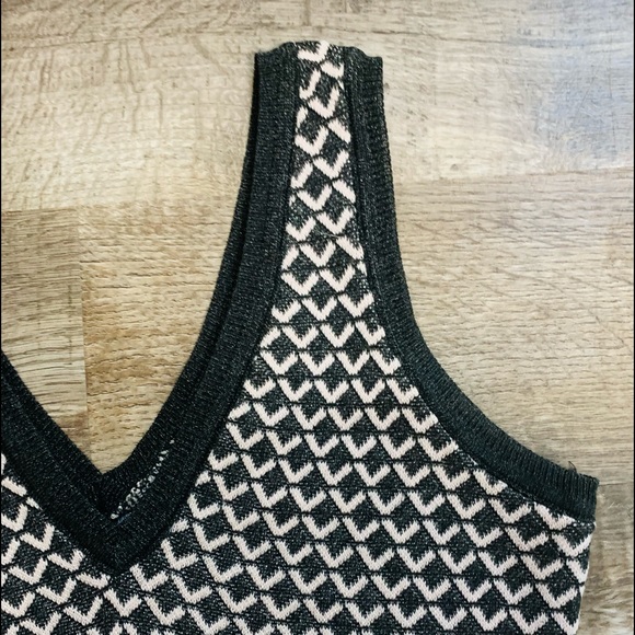 ZARA KNIT V NECK TANK SIZE M - Picture 2 of 5